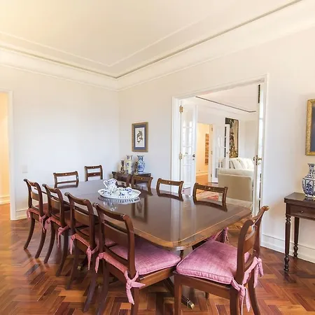Lovelystay - Campo Pequeno Charming Lejlighed *